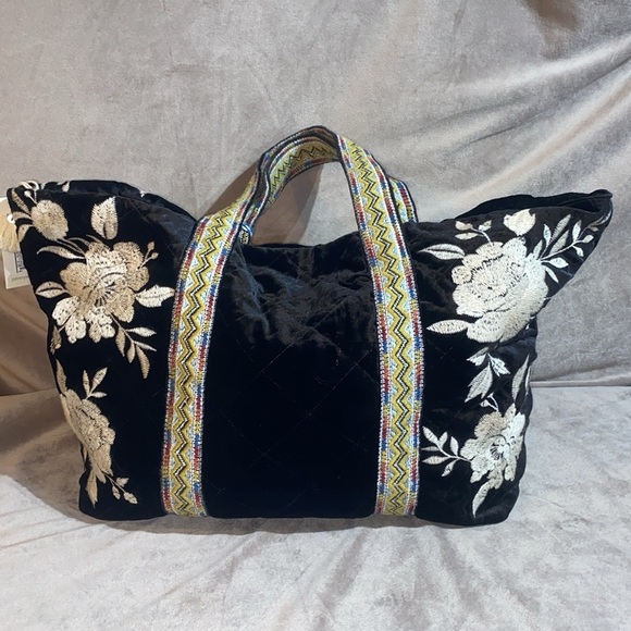 🆕 Johnny Was Santal Velvet Quilted
Tote Bag Coco - J05319-8 - Picture 2 of 8